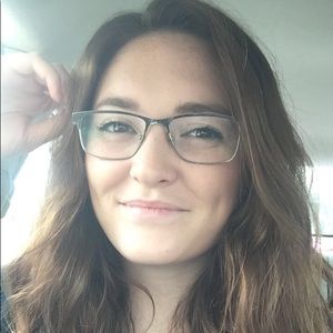 Meet your Posher, Caitlin